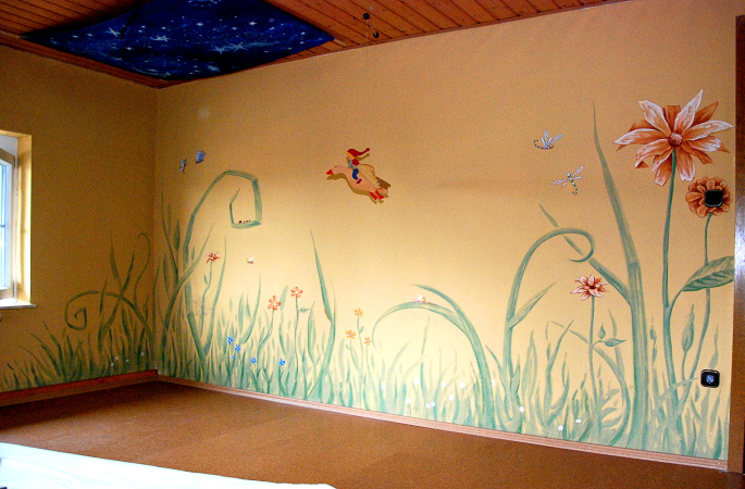 im Kinderzimmer spontan ohne Entwurf entstanden, Natur-Abtönfarben auf Lehmfarbe